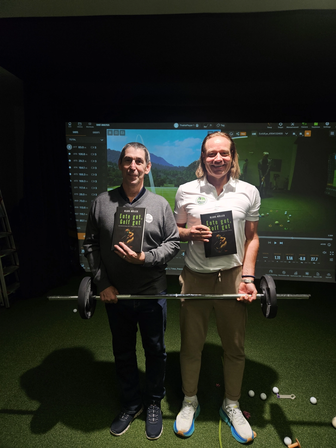 Klaus Müller - Fitness - zwei Personen halten Bücher